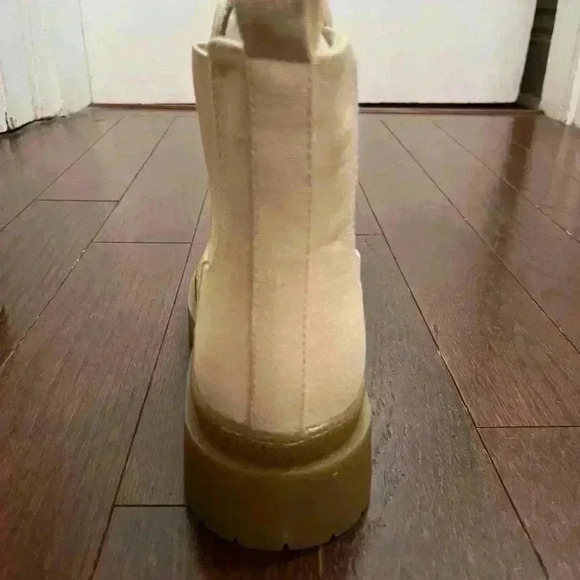 Brand New Olivia  Miller Zadie Boots in Ivory Size 7.5 - Picture 7 of 11